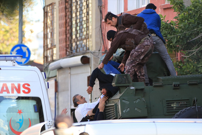 Adana'da rehine operasyonu! 1 polis yaralı - Resim: 1