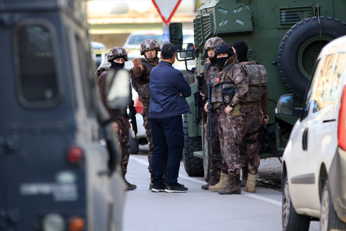 Adana'da rehine operasyonu! 1 polis yaralı - Resim: 4