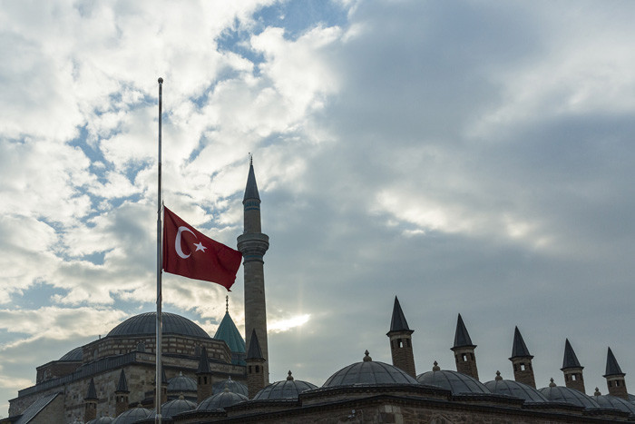 Türkiye yasta bayraklar yarıya indirildi! - Resim: 1