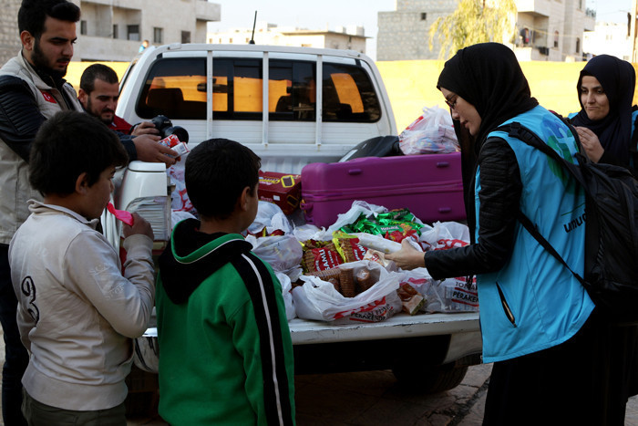 Gamze Özçelik iyilikte sınır tanımıyor "Buraya gelmekten korkmayın" - Resim: 2