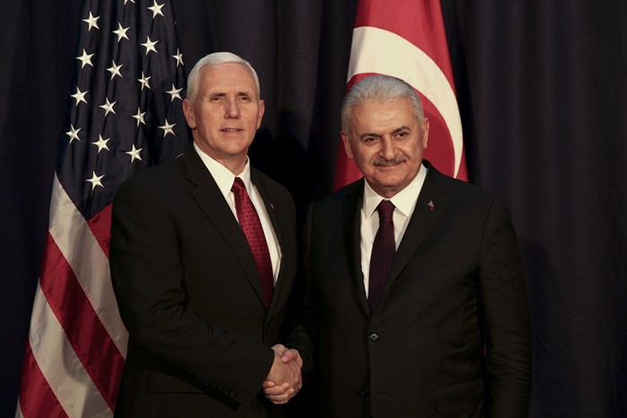 Binali Yıldırım ve Mike Pence ilk buluşmada düşman çatlattı - Resim: 2