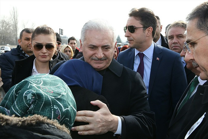 Başbakan şehit canazesinde gözyaşlarını tutamadı! - Resim: 4