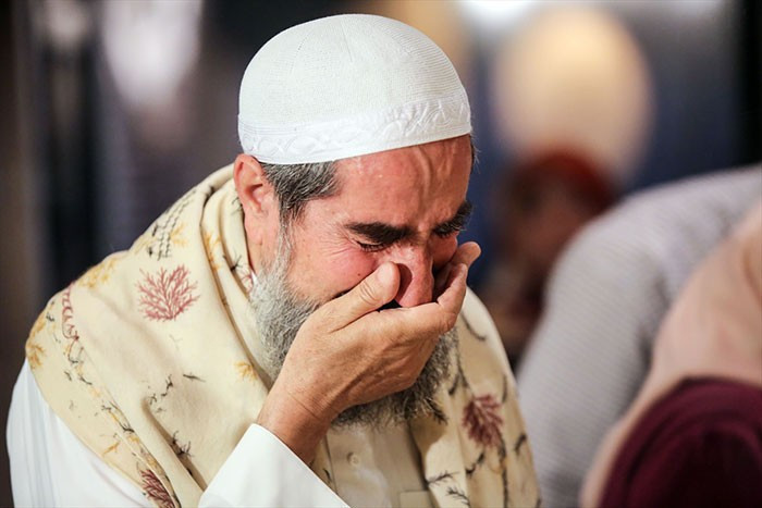 Hırka-i Şerif gözyaşları arasında ziyarete açıldı! - Resim: 4