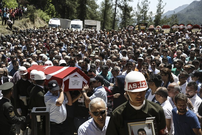 Bitlis şehidi gözyaşları arasında toprağa verildi! - Resim: 3