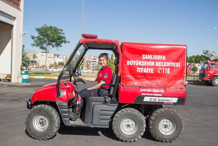 O ilk ve tek! Kadın itfaiye eri herkesi hayran bırakıyor - Resim: 1