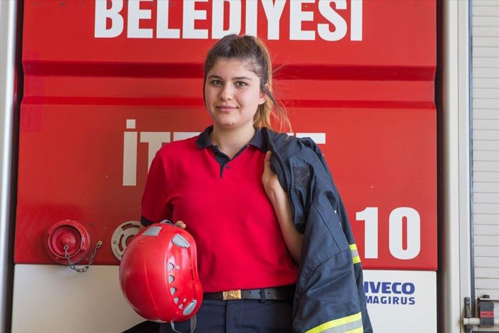 O ilk ve tek! Kadın itfaiye eri herkesi hayran bırakıyor - Resim: 3
