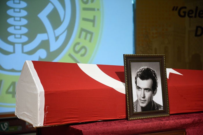 Fikret Hakan'ın cenazesinde büyük rezalet! Kimse gelmedi - Resim: 1