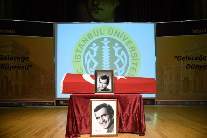 Fikret Hakan'ın cenazesinde büyük rezalet! Kimse gelmedi - Resim: 2