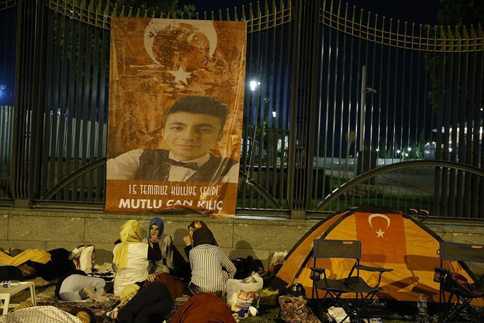 15 Temmuz'da Türkiye sokaklarda nöbette! - Resim: 2