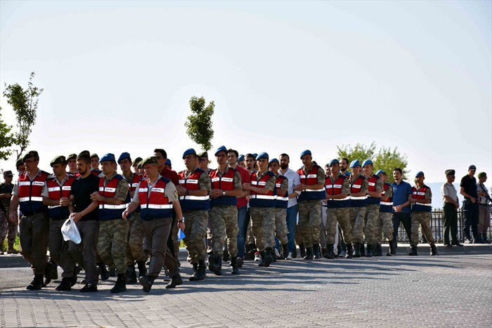 Suikastçi üç darbeci asker için özel önlem! - Resim: 1