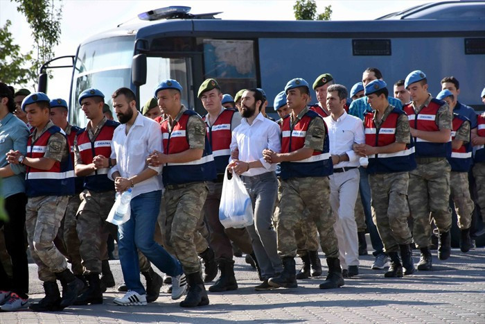 Suikastçi üç darbeci asker için özel önlem! - Resim: 2