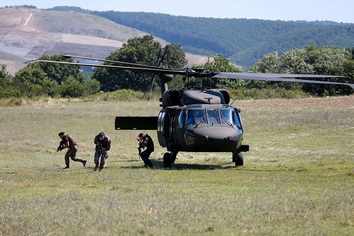 Ünlü oyuncu operasyona katıldı! Nefes kesen anlar - Resim: 3