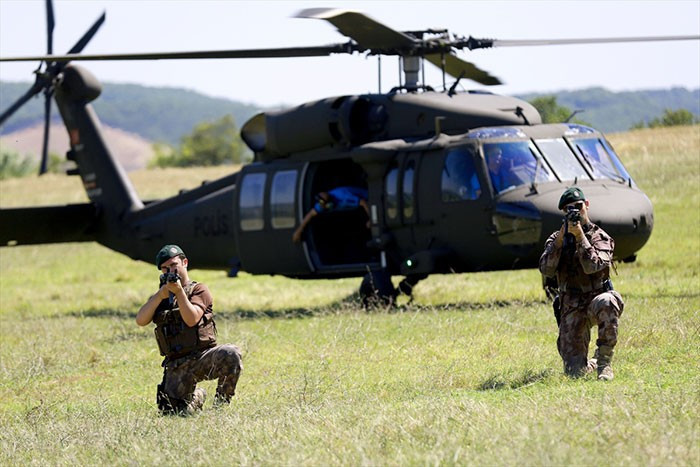 Ünlü oyuncu operasyona katıldı! Nefes kesen anlar - Resim: 4