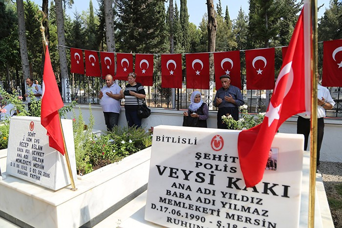 Şehit annesini polis memuru teselli etti! - Resim: 3