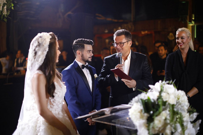 Rüzgar Erkoçlar düğünden sonra koşa koşa oraya gitti - Resim: 4