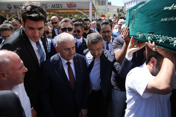 THY Müdürü Ekşi'nin acı günü Başbakan ve bakanlar yalnız bırakmadı - Resim: 1