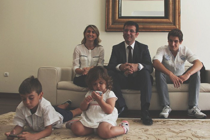 Kimdir bu Ekrem İmamoğlu AK Partililer bile sevinecekmiş eşi ve çocukları - Resim: 1