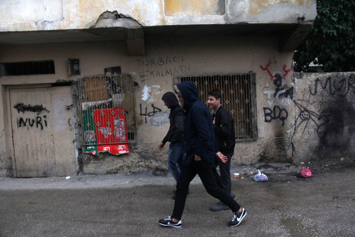 Darbe üstüne darbe yiyince duvara 'torbacı kalmadı' yazdılar - Resim: 1