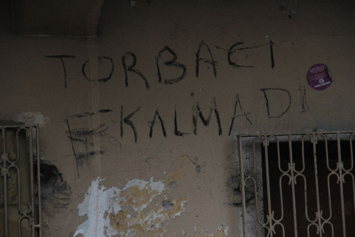 Darbe üstüne darbe yiyince duvara 'torbacı kalmadı' yazdılar - Resim: 2