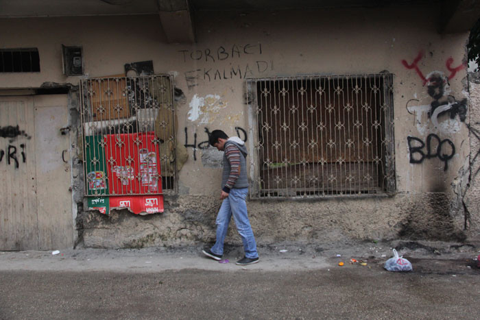 Darbe üstüne darbe yiyince duvara 'torbacı kalmadı' yazdılar - Resim: 4