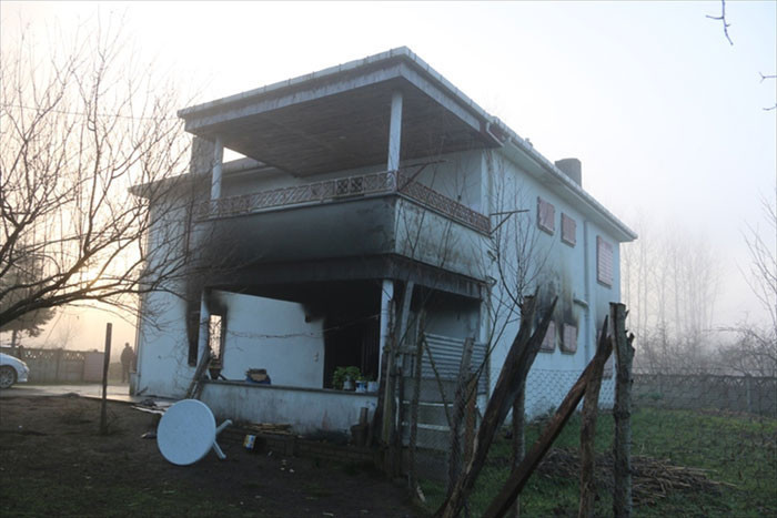 Samsun'da facia! Yaşlı anne ile engelli kızları yanarak... - Resim: 2