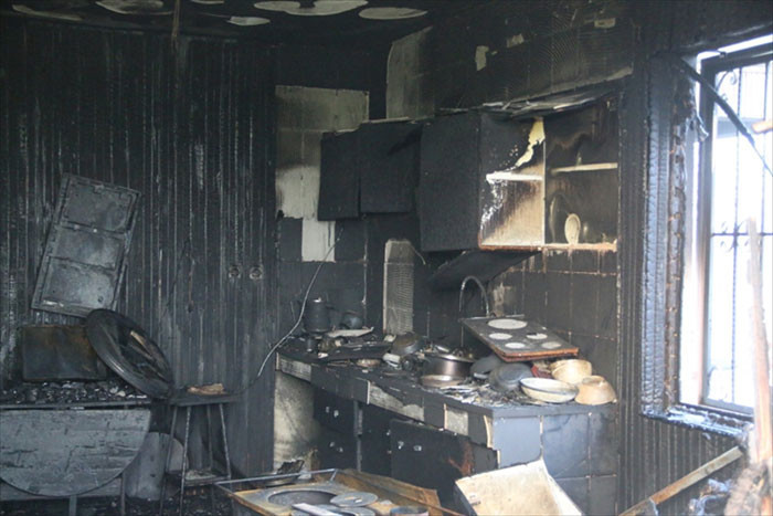 Samsun'da facia! Yaşlı anne ile engelli kızları yanarak... - Resim: 3