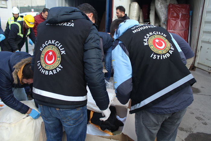 FETÖ finansörünün belgeleri ABD'ye giden konteynerden çıktı - Resim: 1