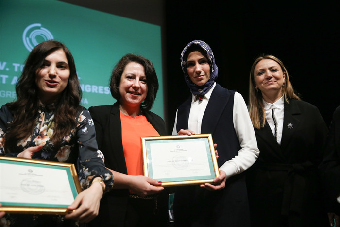 Sümeyye Erdoğan doğumdan sonra ilk kez ortaya çıktı! - Resim: 1