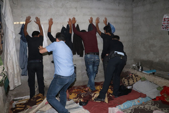 Adana'da DEAŞ'a 1 Mayıs operasyonu! Yakalanmamak için... - Resim: 1