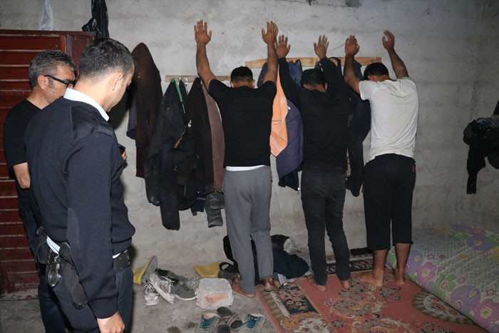 Adana'da DEAŞ'a 1 Mayıs operasyonu! Yakalanmamak için... - Resim: 2