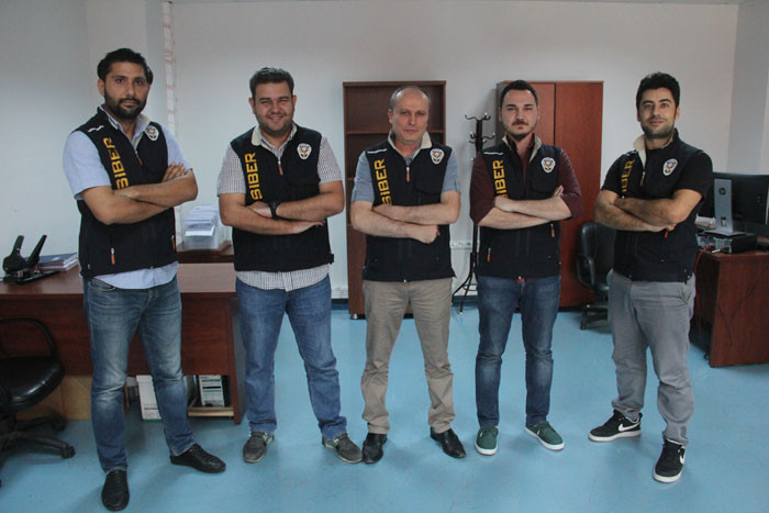 Twitter ve Facebook devriyesi! Göz açtırmıyorlar - Resim: 3