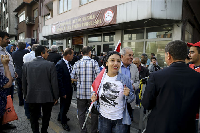 Bahçeli'nin 'FETÖ' çıkışı sonrası imza vermeye başladılar - Resim: 4