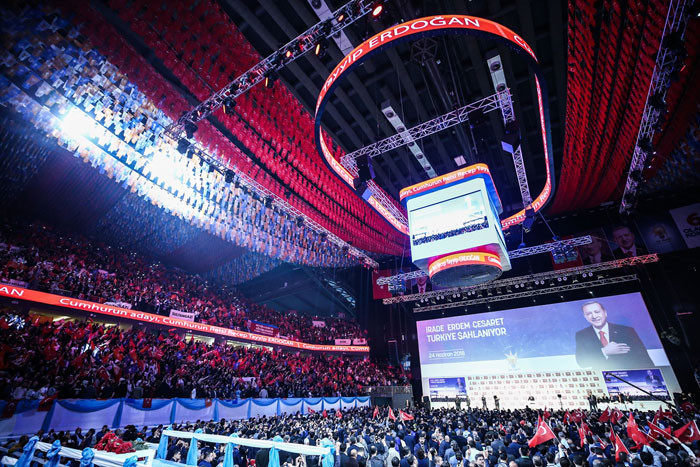 Erdoğan manifestoyu açıkladı! Salondan çarpıcı görüntüler...  - Resim: 1