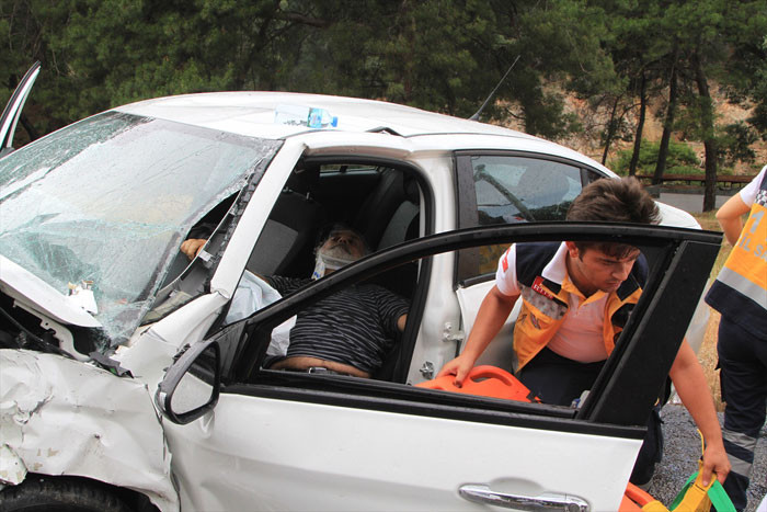 İngiliz ile Amerikalı kafa kafaya çarpıştı 4 yaralı... - Resim: 1