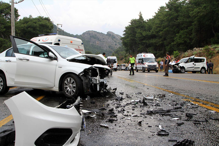 İngiliz ile Amerikalı kafa kafaya çarpıştı 4 yaralı... - Resim: 3