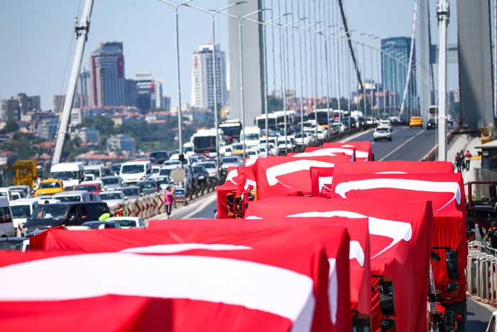 Türkiye 15 Temmuz'da sokaklarda! Gözyaşları sel oldu - Resim: 2