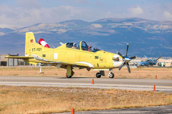 Bakan Varank 'Hürkuş'un deneme uçuşuna katıldı - Resim: 3