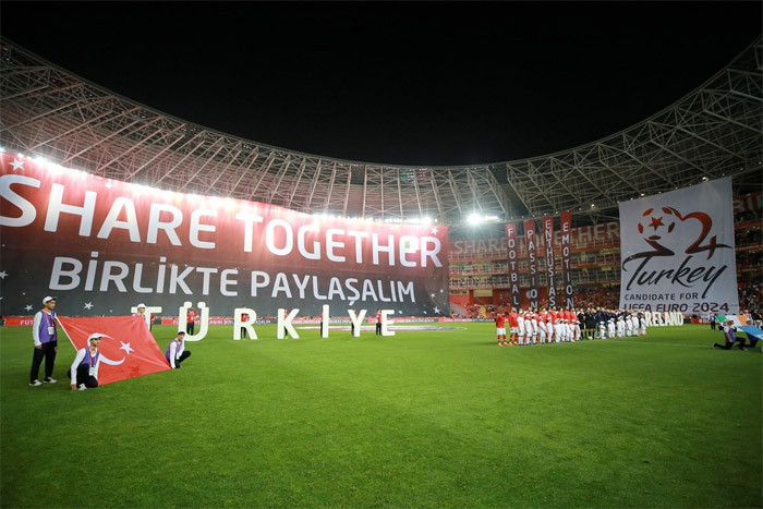 EURO 2024 Türkiye tanıtım videosunda Nusret'in işe ne? İşte o kare - Resim: 2
