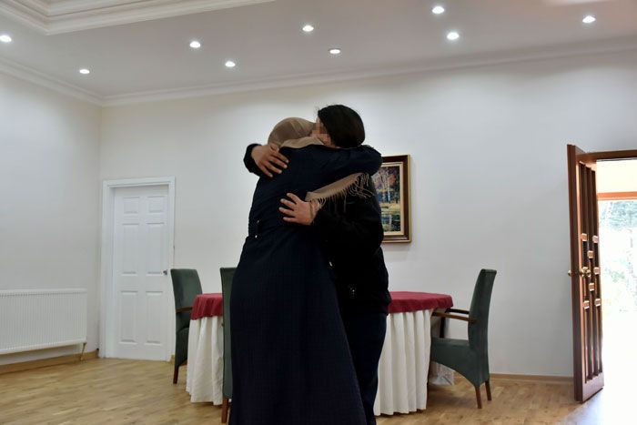 Diyarbakır'da bir aile daha evladına kavuştu anne gözyaşlarına boğuldu - Resim: 2