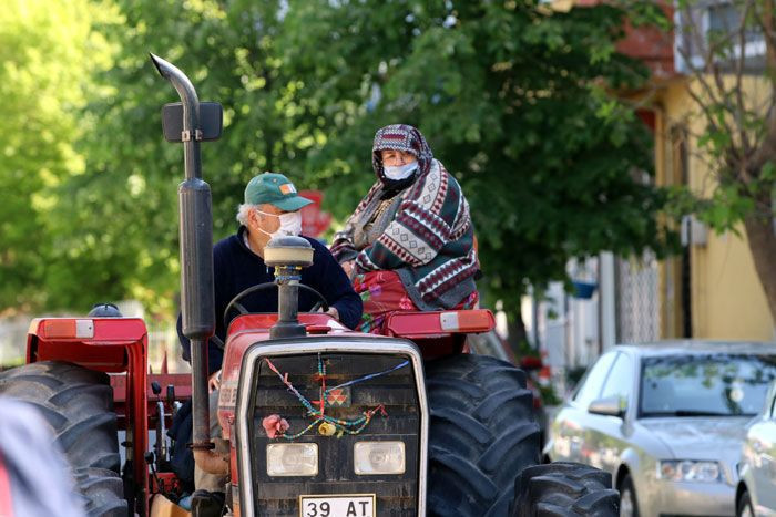 65 yaş üstü vatandaşlar 4 saatliğine özgürlüğüne kavuştu - Resim: 2