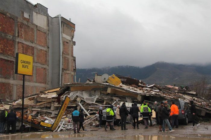 Kahramanmaraş'ta 7.7'lik deprem dünya basınının manşetlerinde Türkiye enkaza dönüştü - Resim: 3