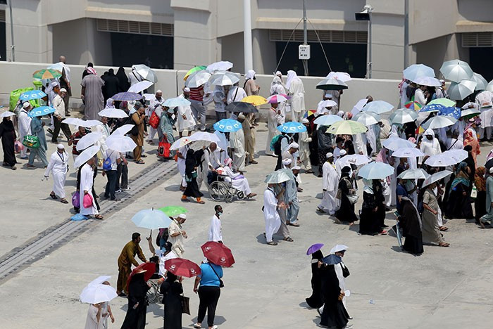 Hacılar şeytan taşlama alanına akın etti! - Resim: 3
