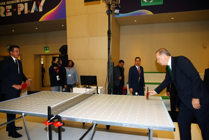 Erdoğan önce masa tenisi ardından futbol oynadı - Resim: 3