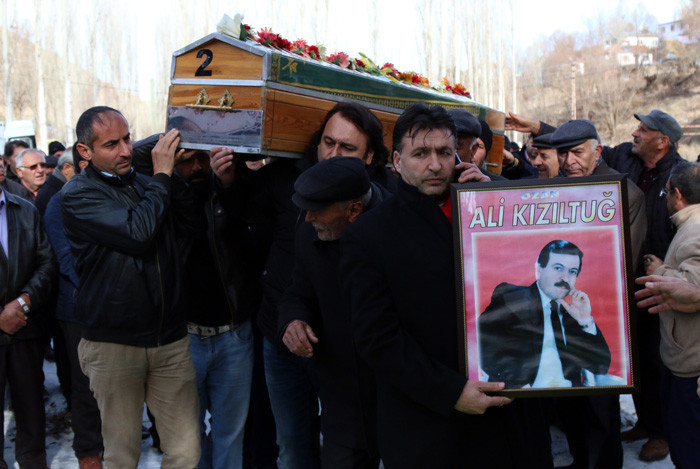  Halk ozanı Ali Kızıltuğ son yolculuğuna uğurlandı - Resim: 1