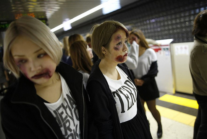 Tam bineyim derken metroda akıl alan manzarayı görünce... - Resim: 2
