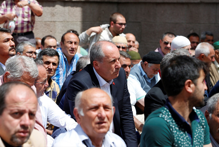 Muharrem İnce cuma namazında böyle görüntülendi - Resim: 3