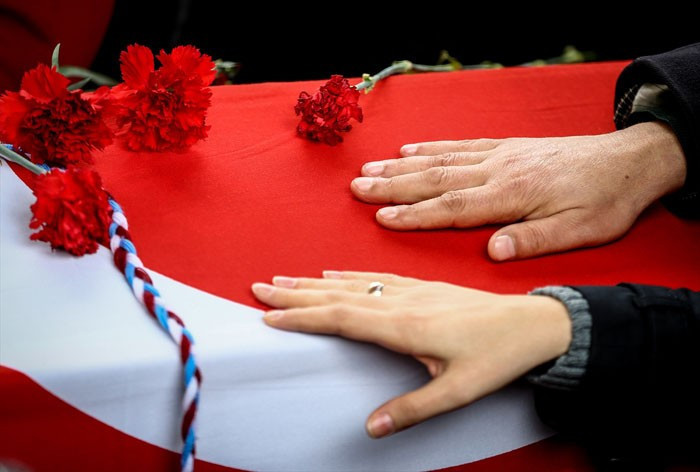 Gözyaşları sel oldu Ankara'daki saldırıda ölenler tek tek uğurlanıyor - Resim: 4