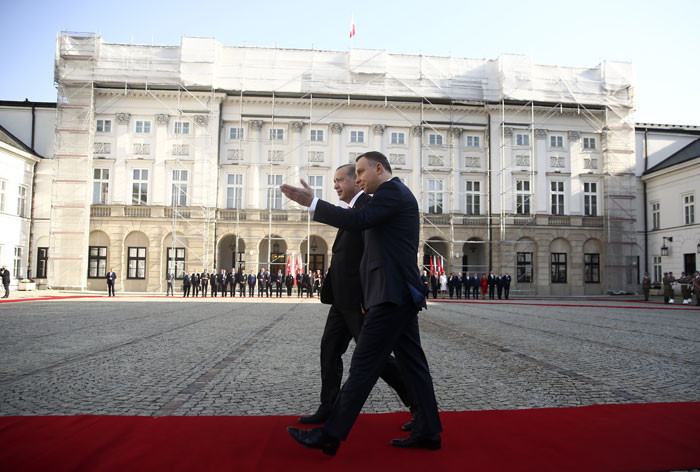 Erdoğan Polonya'da Dede Efendi ile karşılandı - Resim: 3