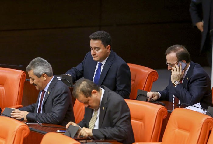 TBMM Genel kurul çalışmalarından ilginç kare!  - Resim: 2