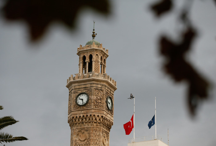 Türkiye yasta bayraklar yarıya indirildi! - Resim: 4
